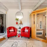 Holiday home Cocon Avec Jacuzzi