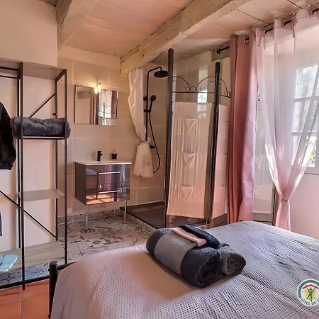 Cocon Avec Jacuzzi Holiday home *
